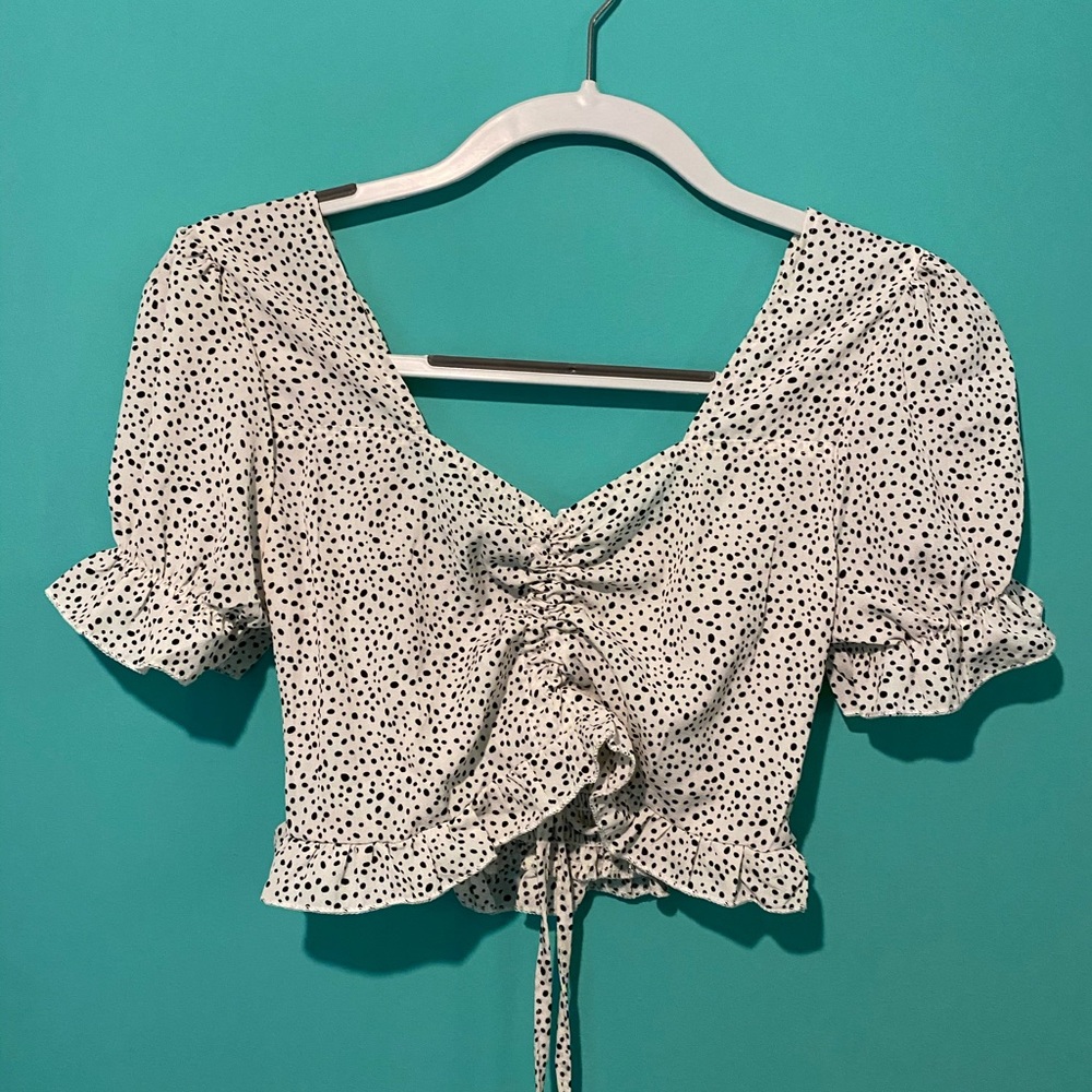 White blouse with a scrunch tie center